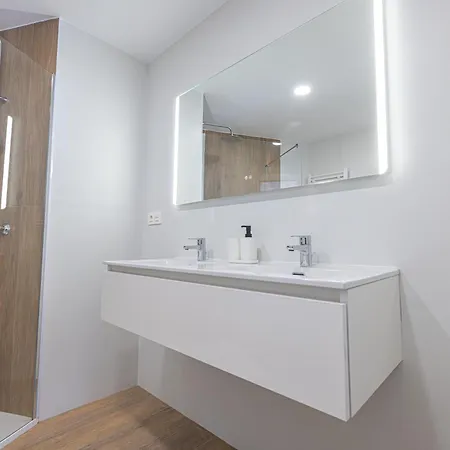 Apartment Holidays, Italica, 8 Personas 3 Y 3 Banos